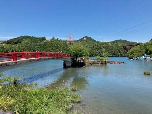 弁財天に架かる橋