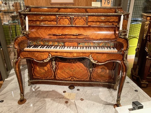 豪華なピアノ